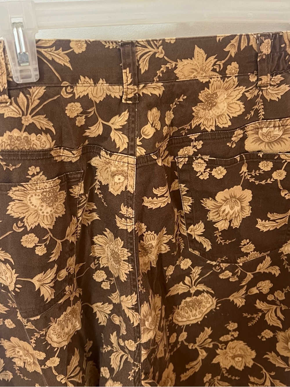 Jones New York Signature Brown Capri Floral Pants - Picture 3 of 5